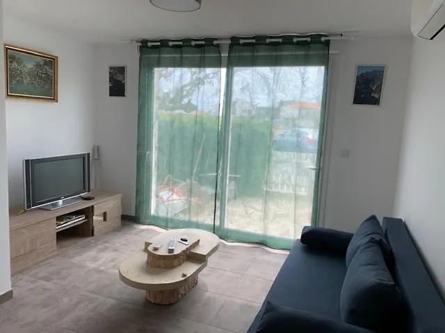 Logement A 2 Pas De La Plage Et Centre Village Saintes-Maries-de-la-Mer 0*,
